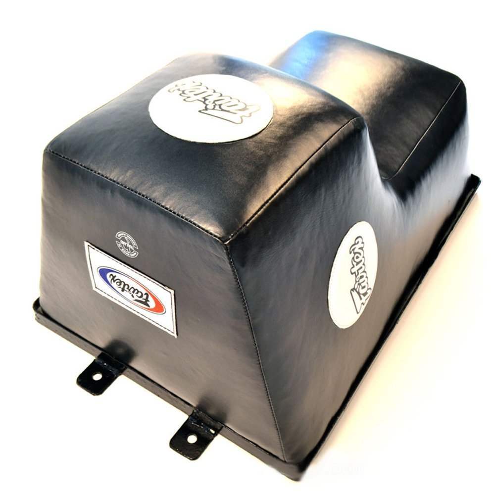 Laid down profile of the Fairtex wall bag